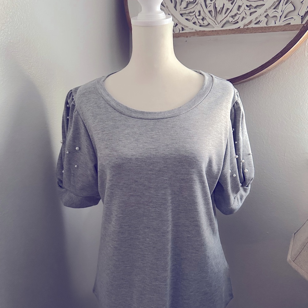 Cute Blouse with pearl detail